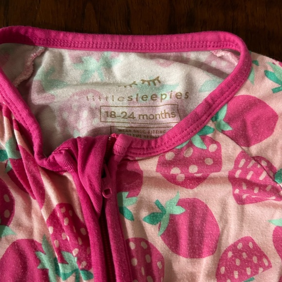 Little Sleepies strawberry zippy 18-24 months - Picture 3 of 3